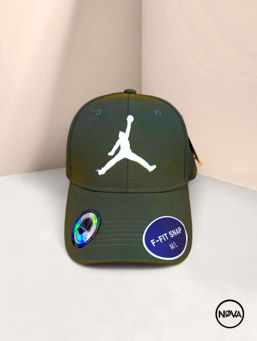 Gorra cerrada de visera curva para hombre y mujer, estilo urbano deportivo unisex, ajustable, moderna y cómoda.