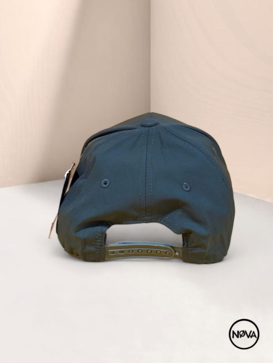 Gorra cerrada de visera curva para hombre y mujer, estilo urbano deportivo unisex, ajustable, moderna y cómoda.