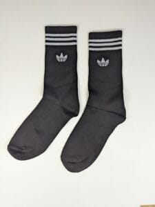 Calcetas Adidas altas de franjas Horizontales, cómodas para deporte, casual, unisex, con logo Trefoil.