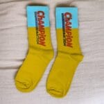 Calcetas con diseños vibrantes y modernos, ideales para complementar cualquier atuendo diario, cómodas, deportivas y versátiles.