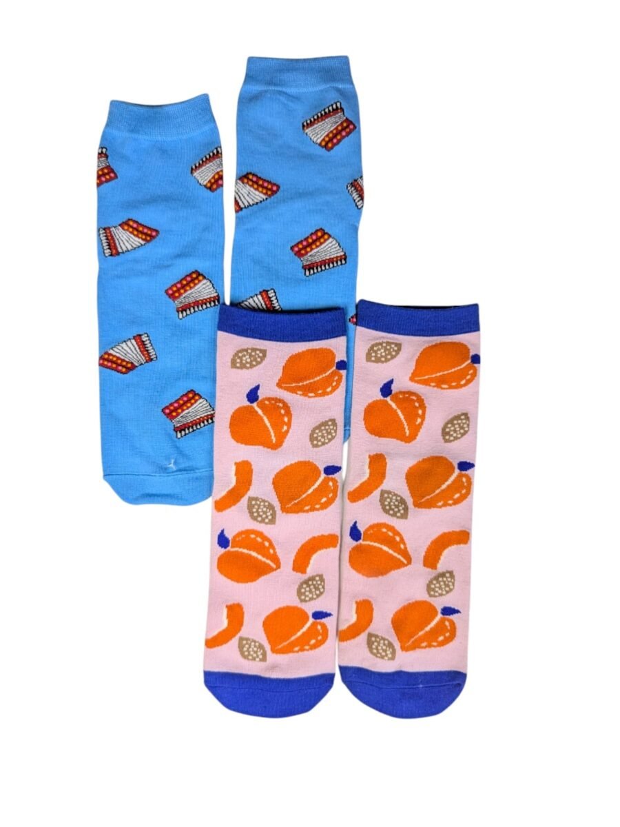 Calcetines semi altos estampados con diseños, dibujos, calcetas