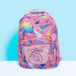 Mochila Totto para mujeres con diseño geométrico retro vibrante, perfecta para escuela, universidad y uso diario juvenil.