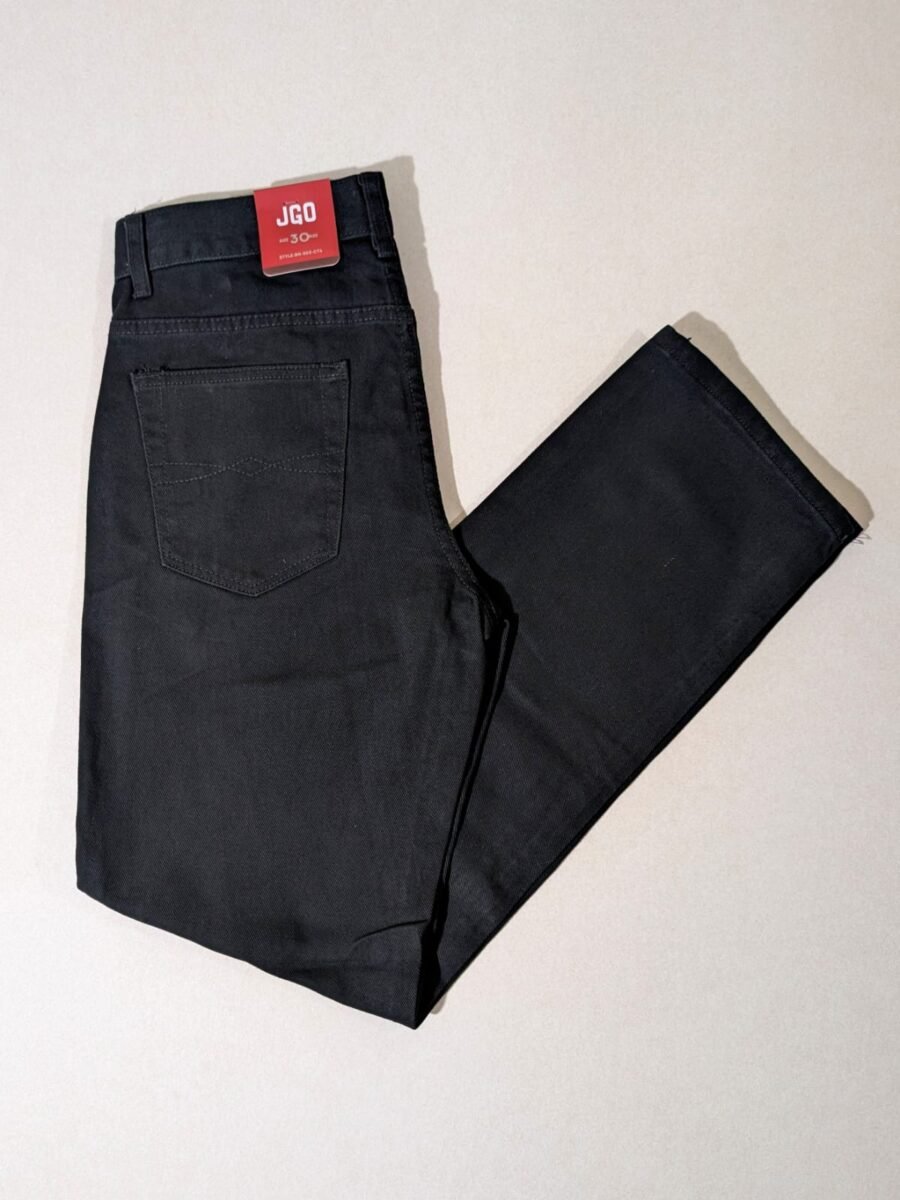Pantalón Jingo imitación de mezclilla, corte recto clásico y casual para hombre, disponible en Petróleo, Azul, Negro.