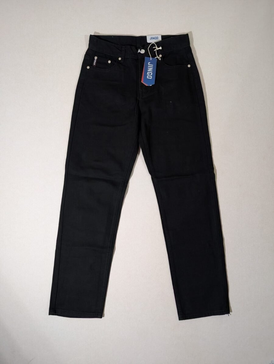 Pantalón Jingo imitación de mezclilla, corte recto clásico y casual para hombre, disponible en Petróleo, Azul, Negro.