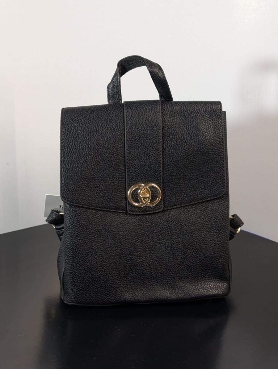 Mini mochila elegante para mujeres de cuerina, estilo urbano con herrajes dorados, ideal para el día a día y disponible en varios colores