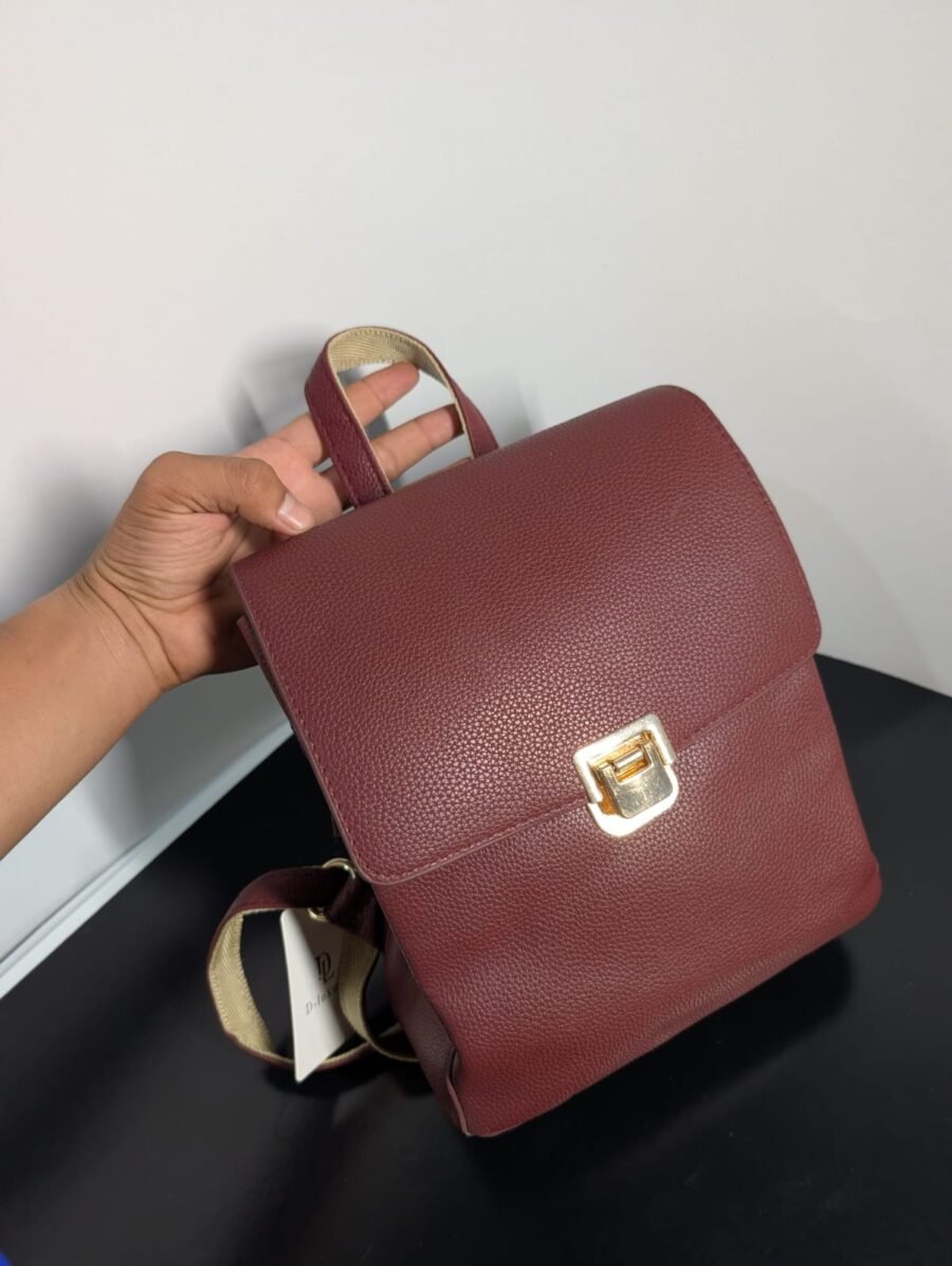 Mini mochila elegante para mujeres de cuerina de alta resistencia