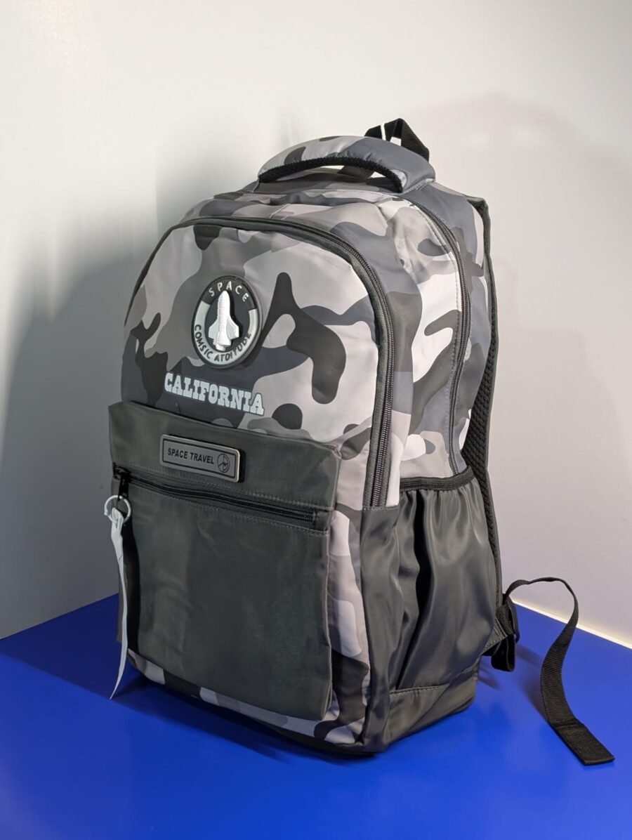 Mochila camufle CALIFORNIA para hombres tamaño grande urbana espacial resistente uso diario colores Grises.