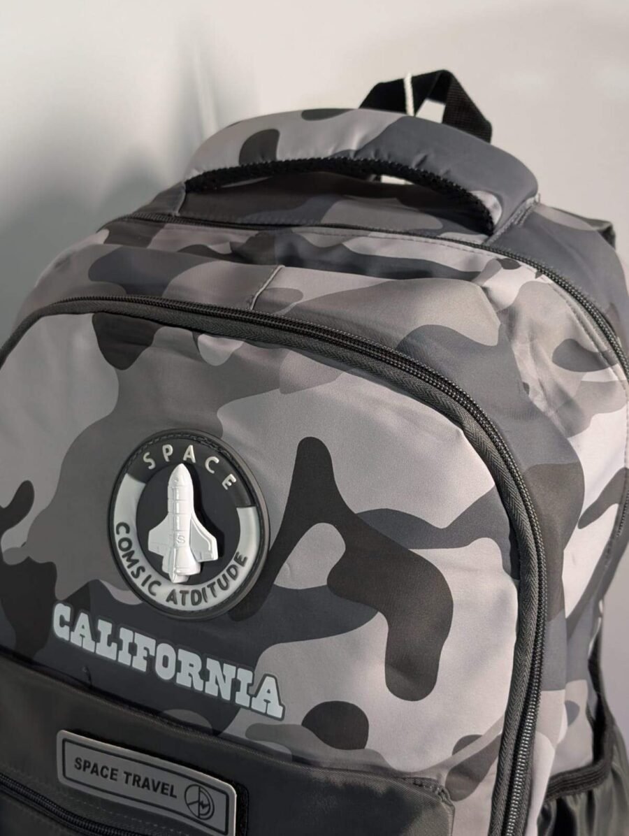 Mochila camufle CALIFORNIA para hombres tamaño grande urbana espacial resistente uso diario colores Grises.