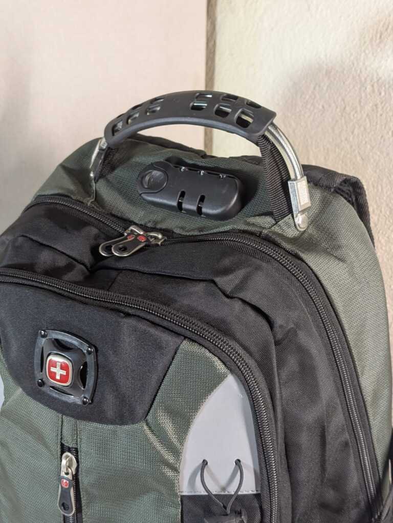 Mochilas Swissgear para hombres resistentes con múltiples compartimentos, ideales para laptop, viajes, oficina y uso diario, disponibles en variados colores.