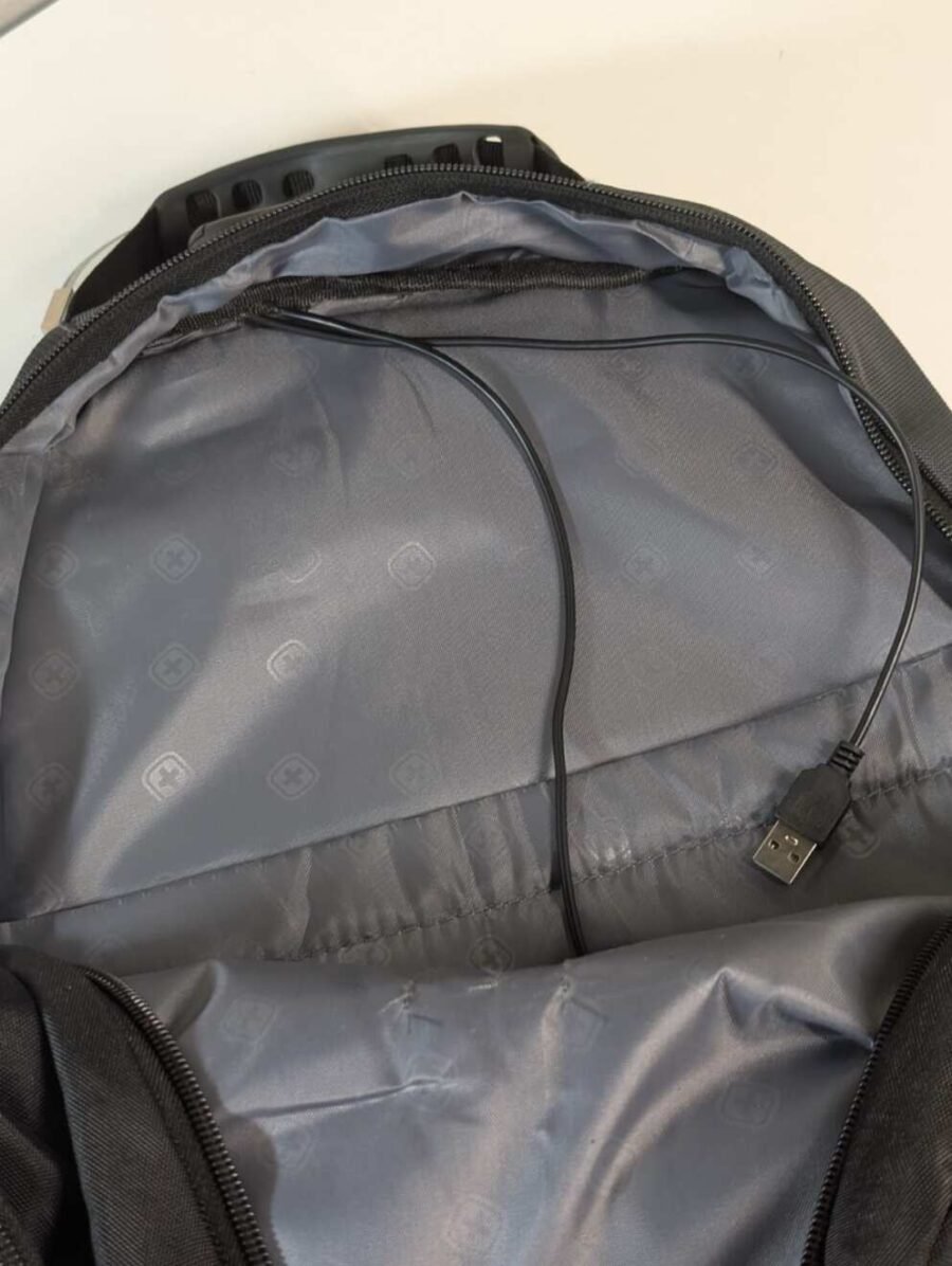 Mochilas Swissgear para hombres resistentes con múltiples compartimentos, ideales para laptop, viajes, oficina y uso diario, disponibles en variados colores.