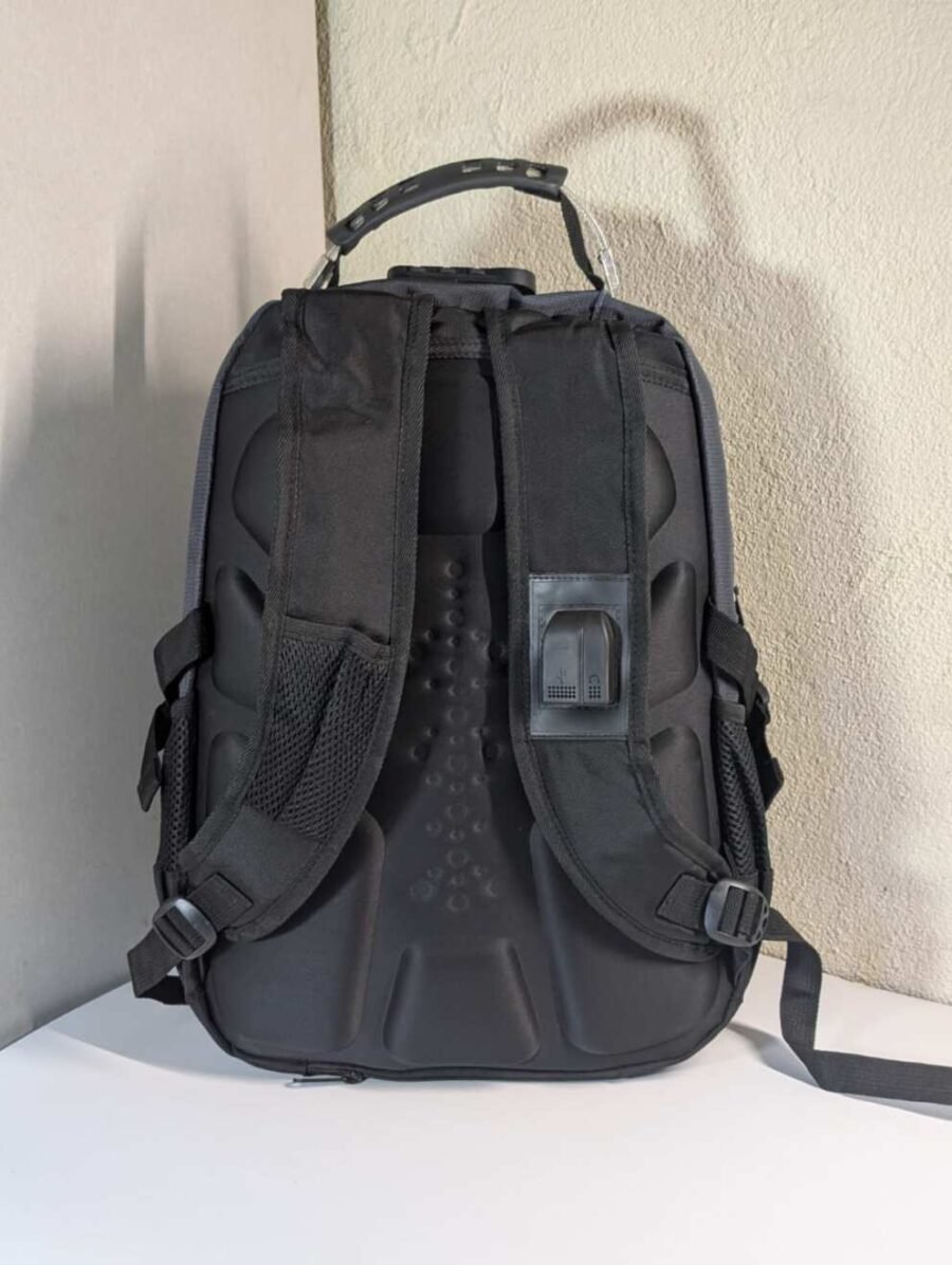 Mochilas Swissgear para hombres resistentes con múltiples compartimentos, ideales para laptop, viajes, oficina y uso diario, disponibles en variados colores.