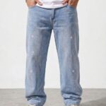 Pantalón corte baggy Royal Spirit para hombres, mezclilla azul claro con pedrería brillantes estilo urbano moderno y juvenil, pantalon con perlas incrustadas, escarche
