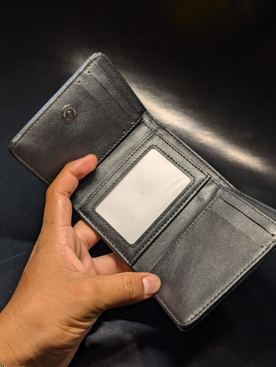 Billeteras para hombres de cuero genuino Levi's, elegante diseño plegable, práctica y compacta para uso diario.