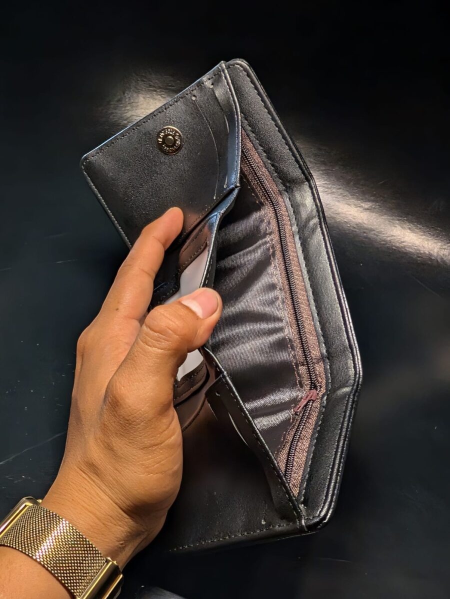 Billeteras para hombres de cuero genuino Levi's, elegante diseño plegable, práctica y compacta para uso diario.