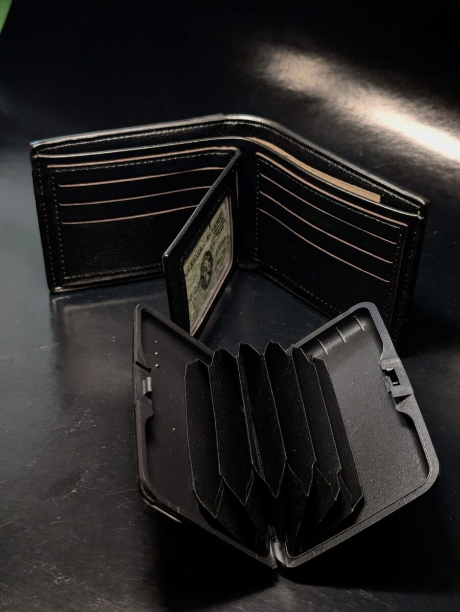 Combo de billetera + tarjetero para hombres, cuero genuino Fossil, plastico, elegante, protección, Marrón y Negro.