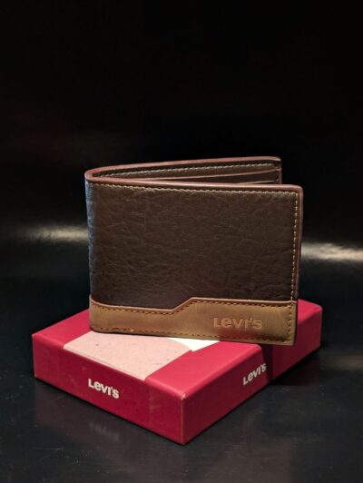 Billetera para hombres cuero genuino, plegable, doble, dos tonos café, resistente, con diseño elegante y logo Levi's.
