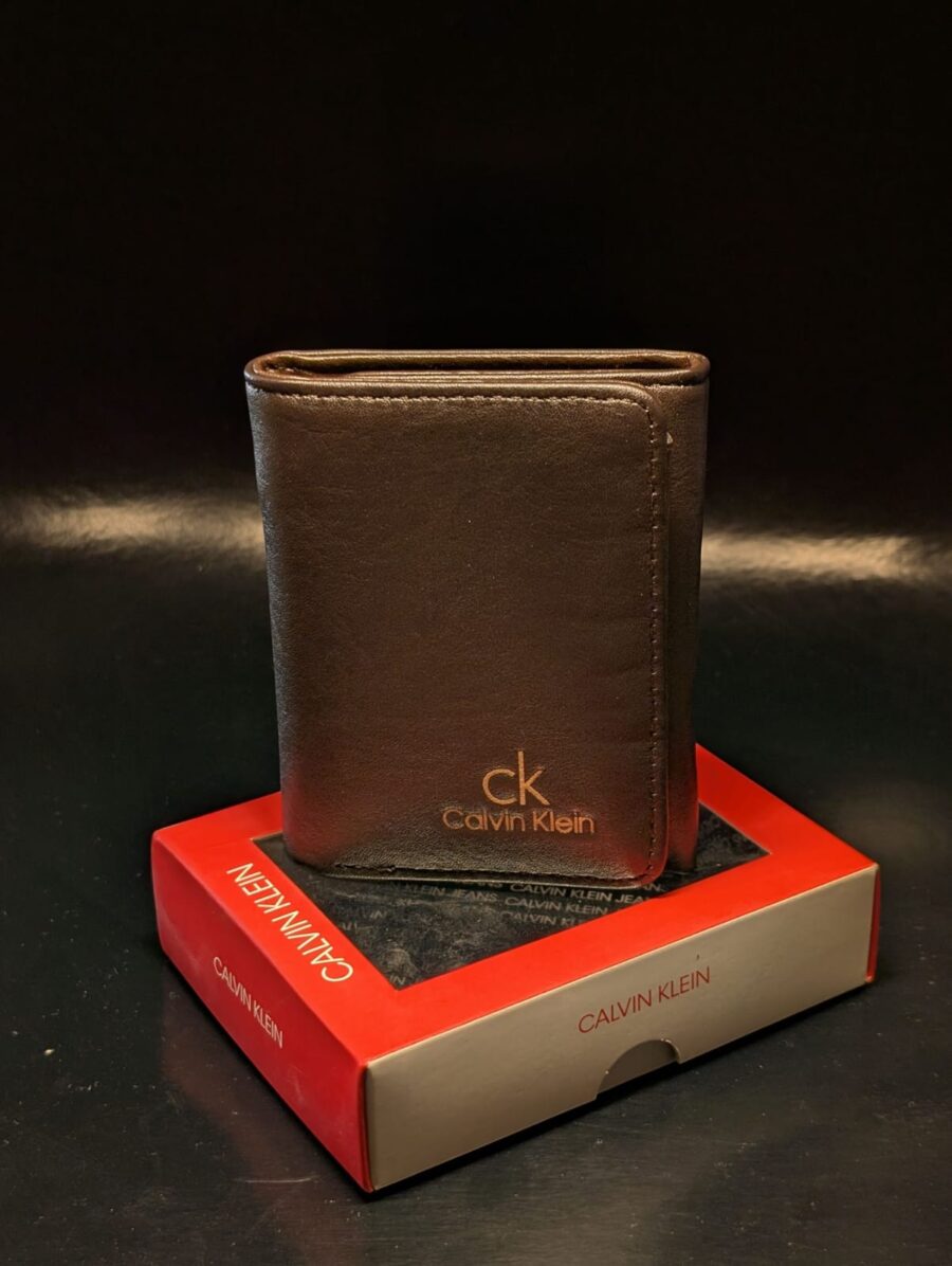 Billeteras para hombres de cuero genuino Levi's, elegante diseño plegable, práctica y compacta para uso diario.