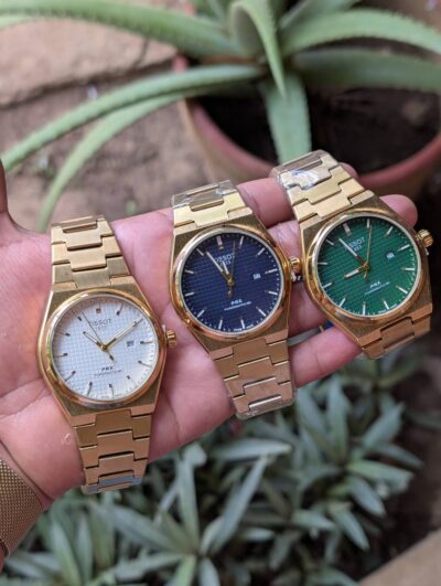 Reloj de acero TISSOT para hombres, modelo PRX Powermatic 80 automático con dial texturizado y brazalete integrado.