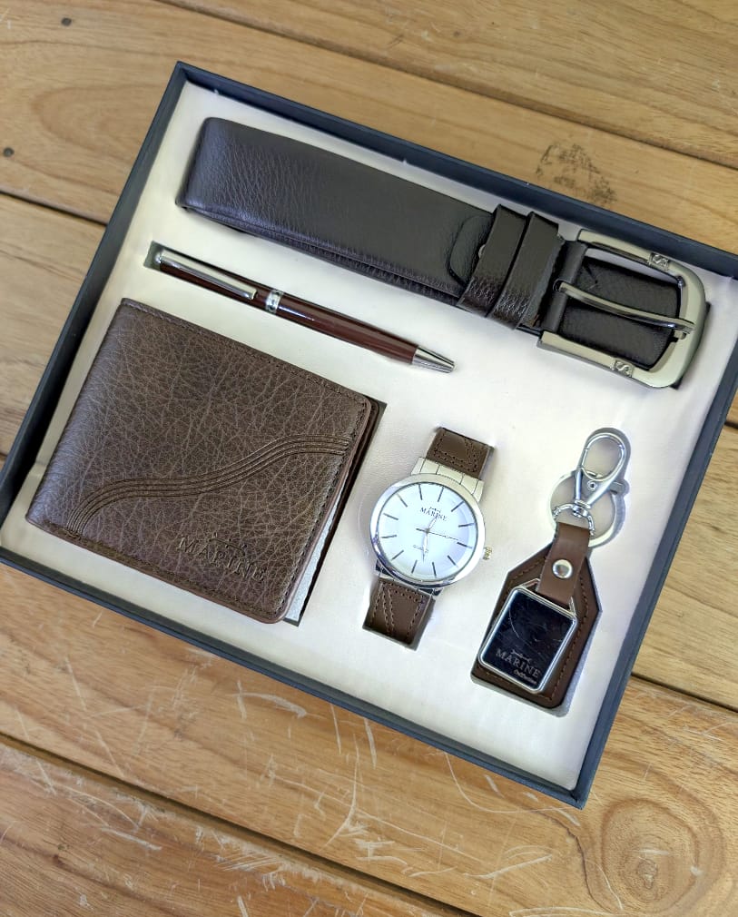 Combo reloj, billetera, llavero, faja y lapicero, set de lujo para caballero clásico en cuero sintético, Negro y Marrón.