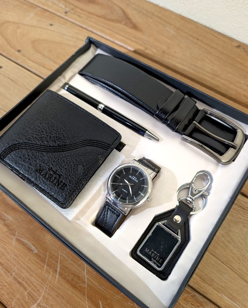 Combo reloj, billetera, llavero, faja y lapicero, set de lujo para caballero clásico en cuero sintético, Negro y Marrón.