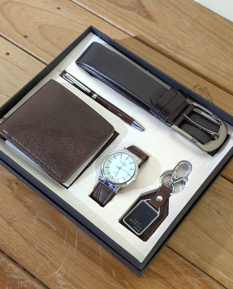 Combo reloj, billetera, llavero, faja y lapicero, set de lujo para caballero clásico en cuero sintético, Negro y Marrón.
