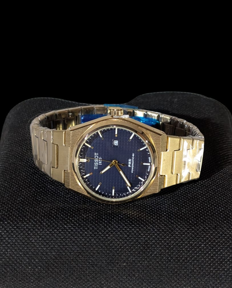 Reloj de acero TISSOT para hombres, modelo PRX Powermatic 80 automático con dial texturizado y brazalete integrado.